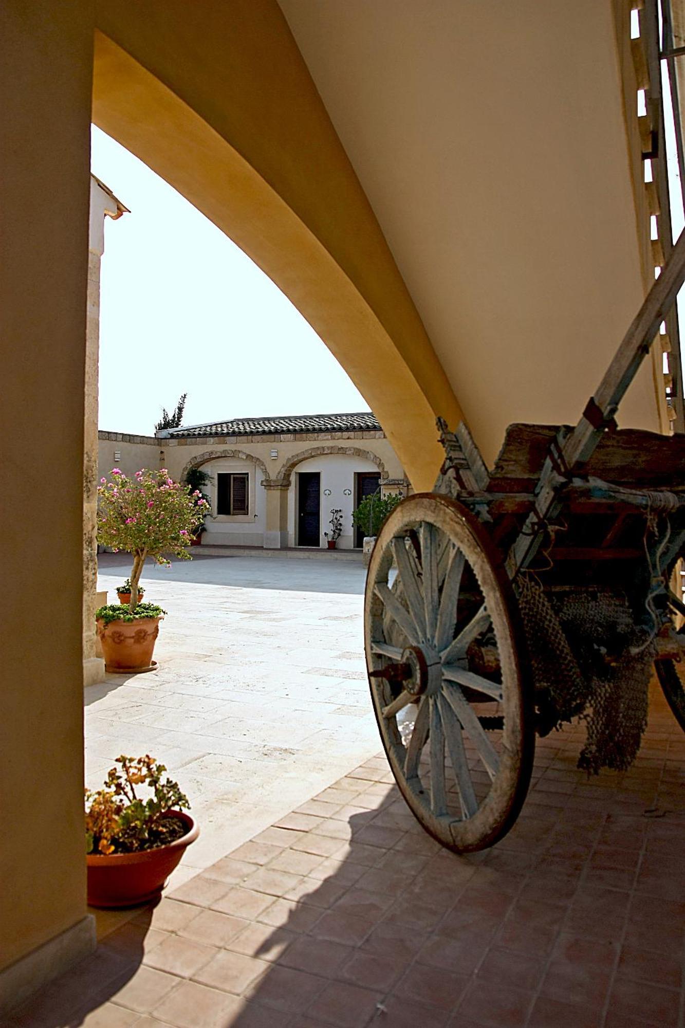 Hotel La Corte Del Sole Lido di Noto Exterior foto